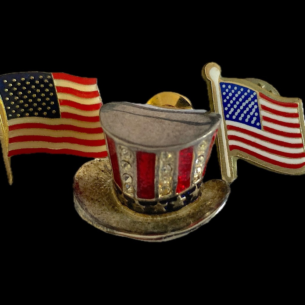 Pins Uncle Sam Hat. Two US Flags 60s Vintage